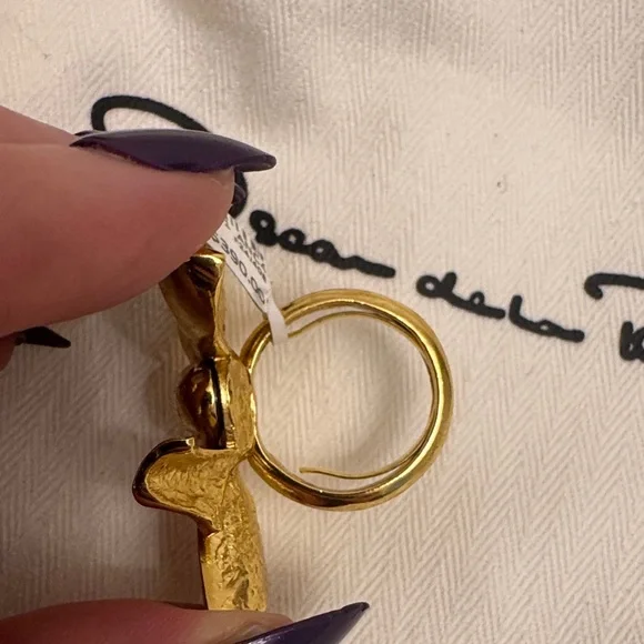 Oscar de la Renta Gold Ribbon Ring - Picture 4 of 4